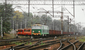 Pociąg towarowy prowadzony lokomotywą ET 22 - 501.

Skierniewice, 01.10.2005...